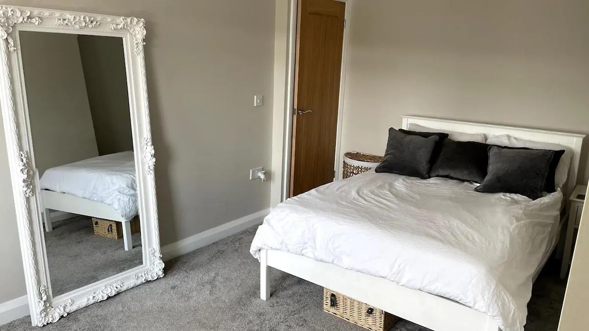 Beautiful 3 Bedroom Cottage Huddersfield
