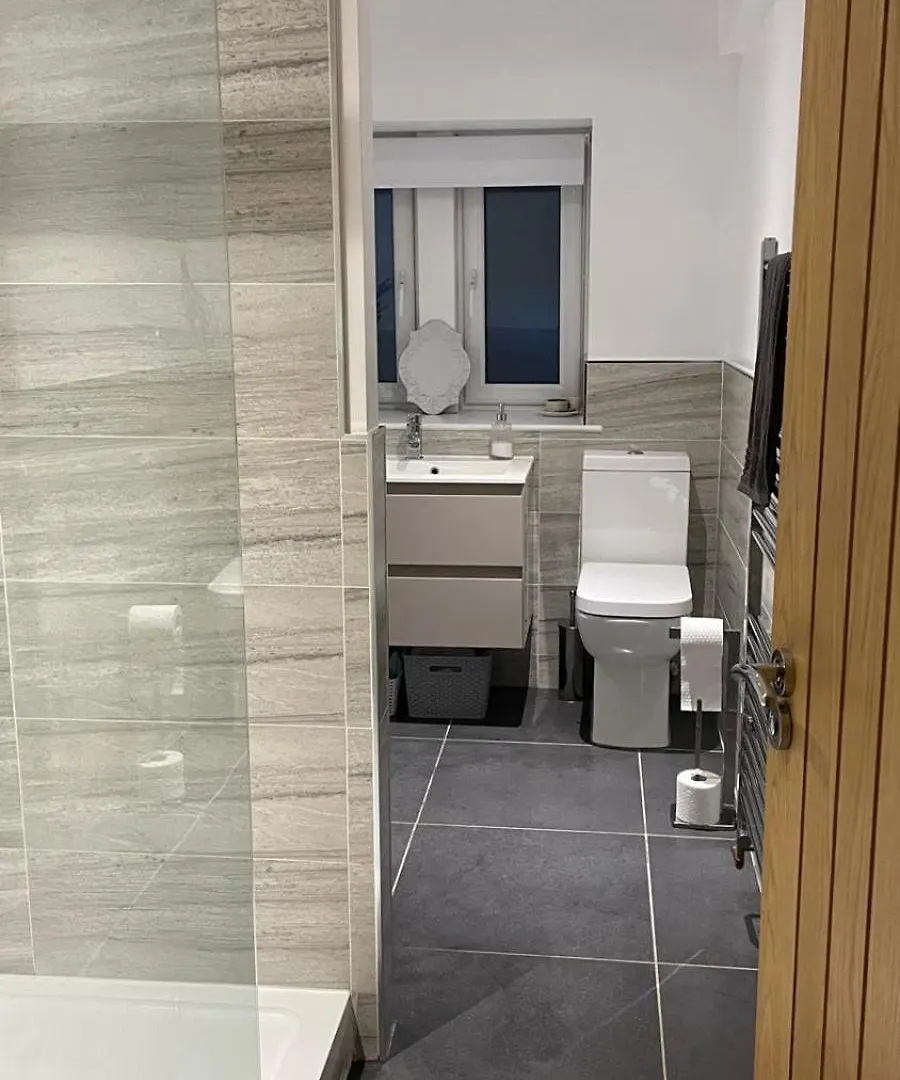 Beautiful 3 Bedroom Cottage Huddersfield 0*,  Storbritannien